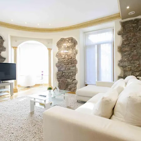 The Collection | Camelot * San Sebastián